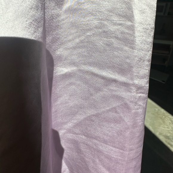 Evereve Elegant Lavender Satin Blouse - Picture 4 of 4